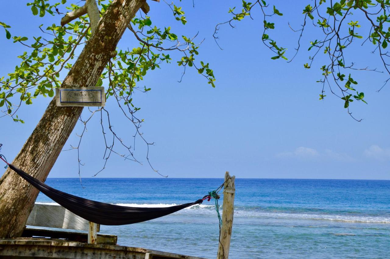 Pristine Paradise Dive Resort - Togean Islands, Una Una Pulau Unauna Exteriör bild