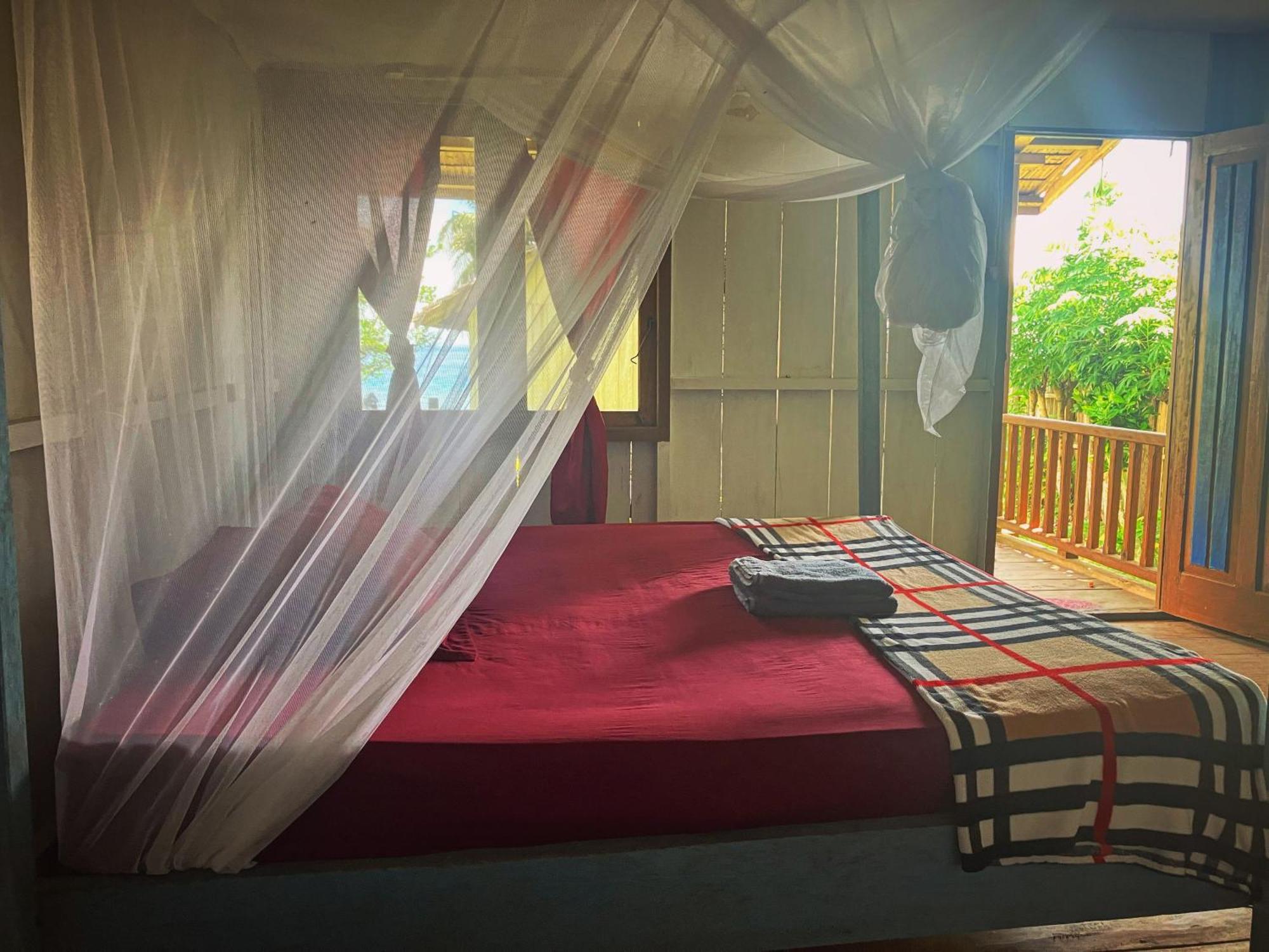 Pristine Paradise Dive Resort - Togean Islands, Una Una Pulau Unauna Exteriör bild