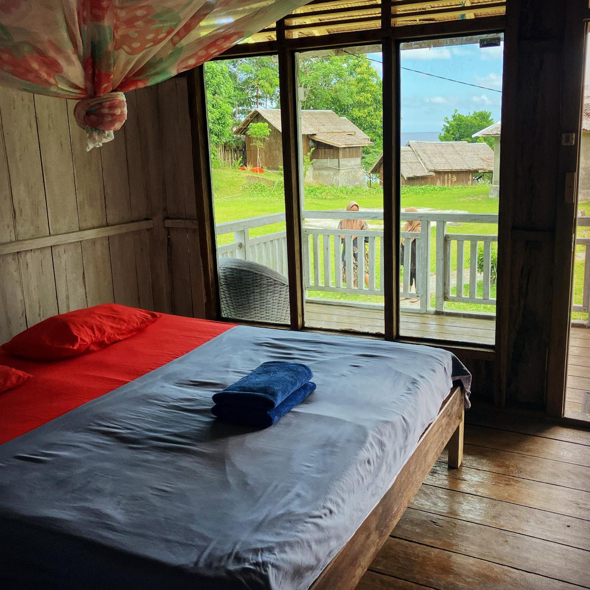 Pristine Paradise Dive Resort - Togean Islands, Una Una Pulau Unauna Exteriör bild