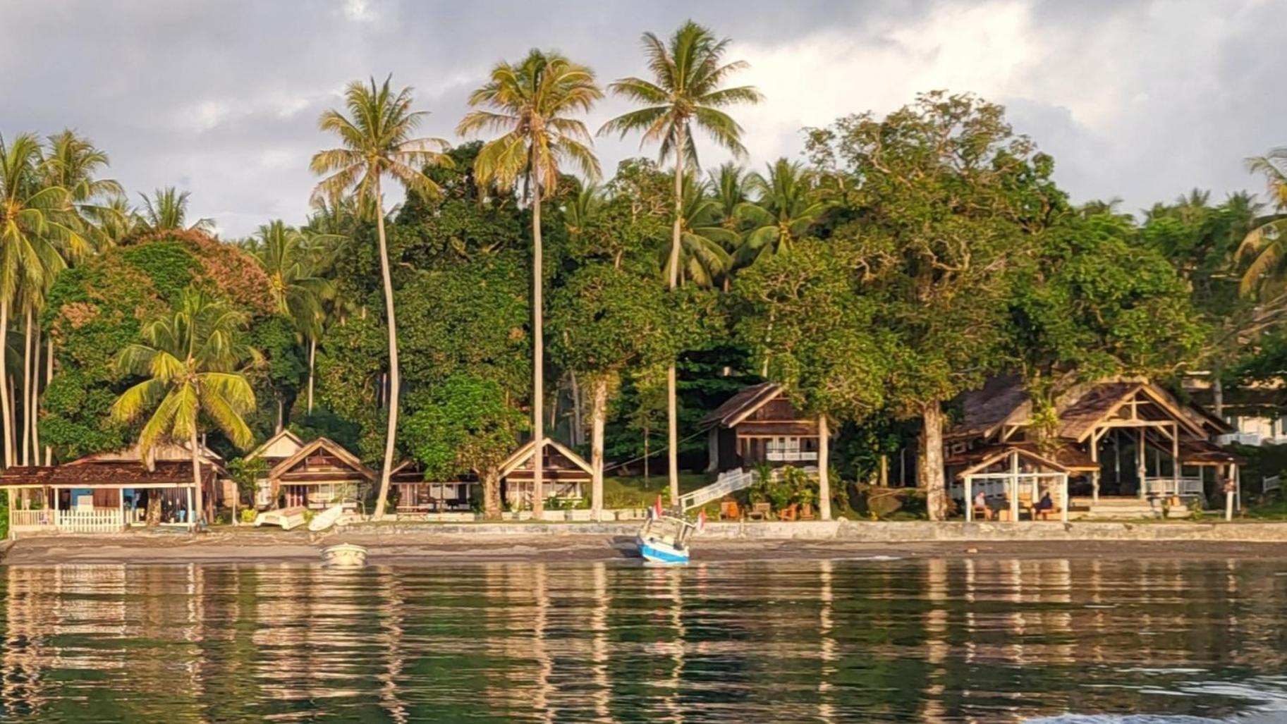 Pristine Paradise Dive Resort - Togean Islands, Una Una Pulau Unauna Exteriör bild