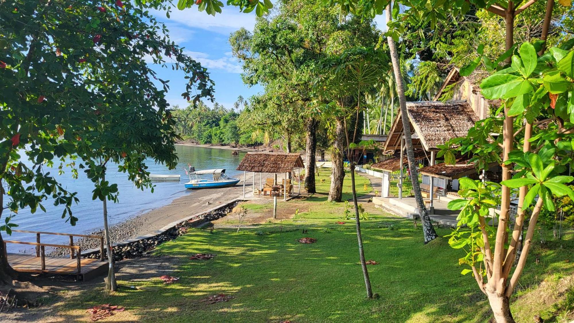 Pristine Paradise Dive Resort - Togean Islands, Una Una Pulau Unauna Exteriör bild