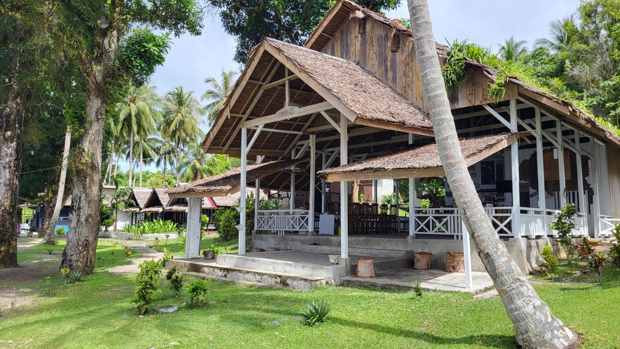 Pristine Paradise Dive Resort - Togean Islands, Una Una Pulau Unauna Exteriör bild
