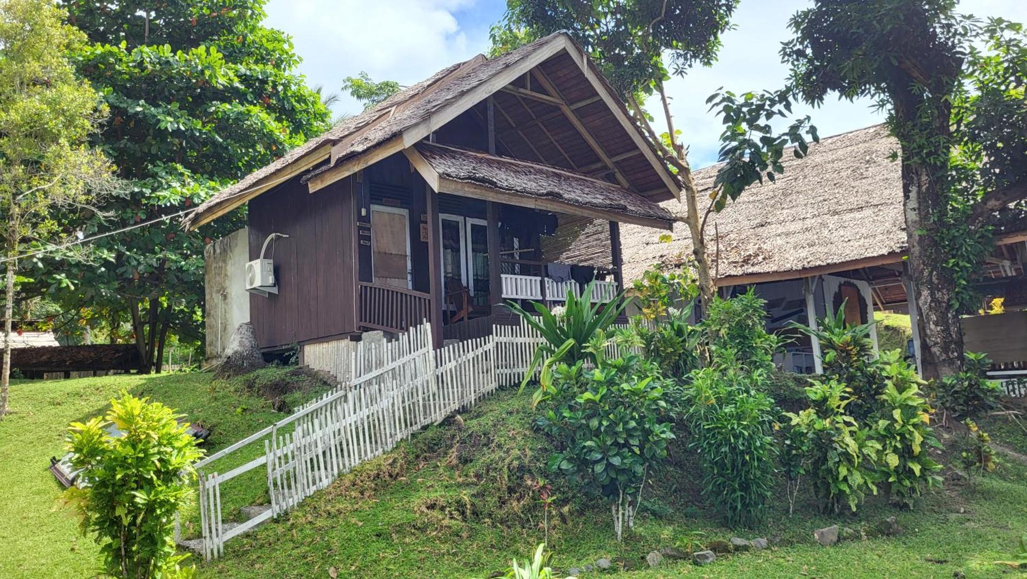 Pristine Paradise Dive Resort - Togean Islands, Una Una Pulau Unauna Exteriör bild