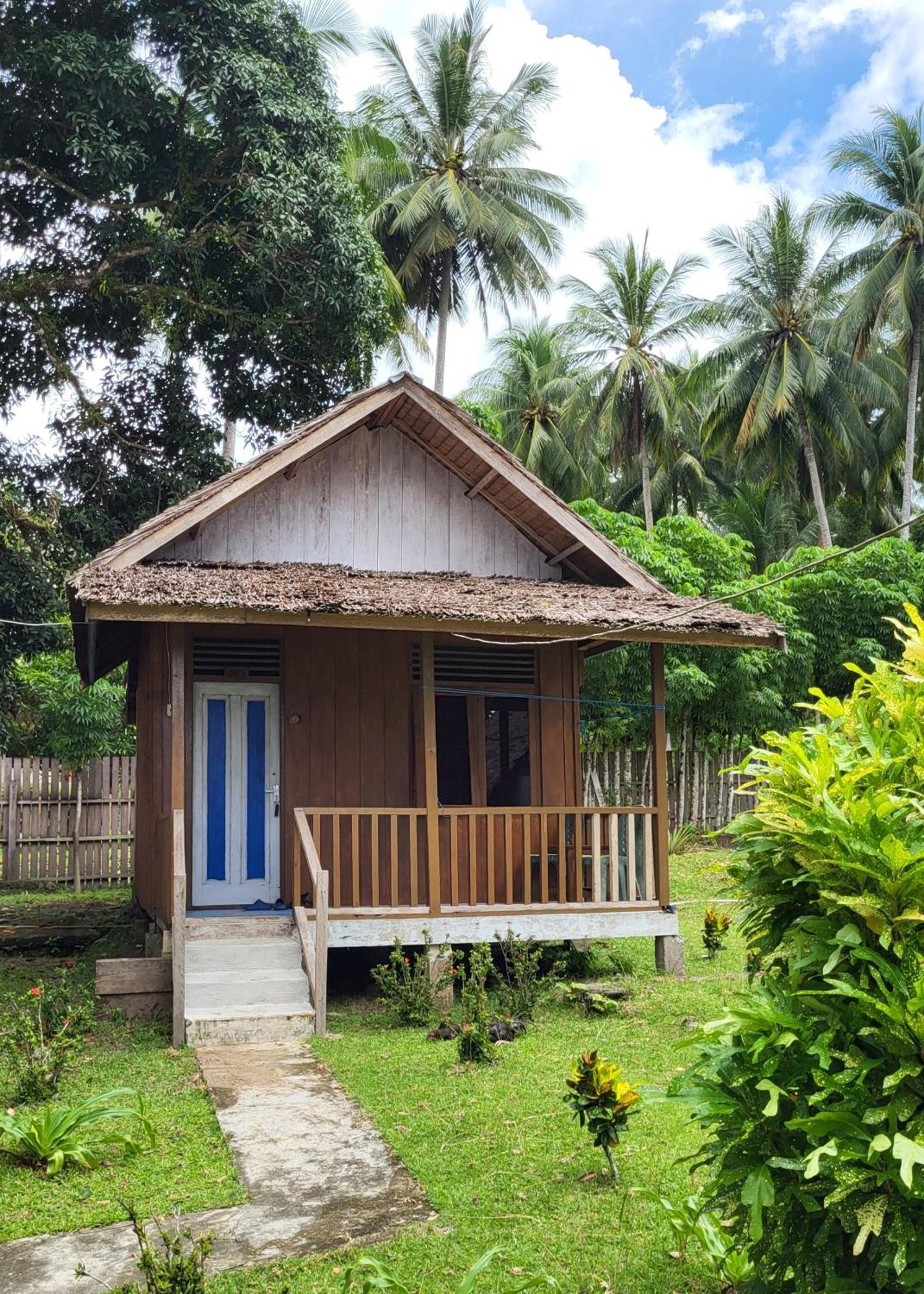 Pristine Paradise Dive Resort - Togean Islands, Una Una Pulau Unauna Exteriör bild